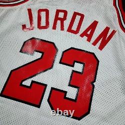 100% Authentic Michael Jordan Mitchell Ness 91 92 The Shrug Bulls Jersey 40 M
