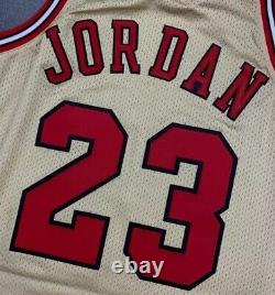 100% Authentic Michael Jordan Mitchell & Ness 95 96 Gold Bulls Jersey Size S 36