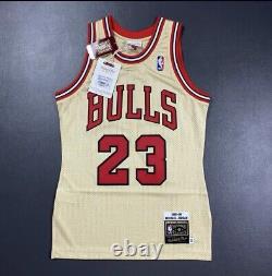 100% Authentic Michael Jordan Mitchell & Ness 95 96 Gold Bulls Jersey Size S 36