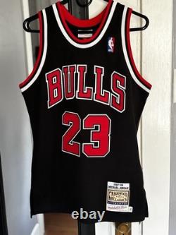 100% Authentic Michael Jordan Mitchell & Ness 97 98 Bulls Jersey Size 36 S Mens