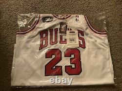 100% Authentic Michael Jordan Mitchell Ness 97 98 Bulls Jersey Size 44 L Mens