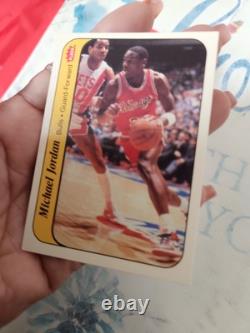 1986-87 Fleer Stickers Michael Jordan #8 (RC)