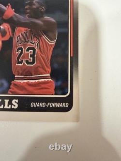 1988-89 Fleer Michael Jordan #17 Chicago Bulls HOF Vintage Basketball Card 1988-89 Fleer Michael Jordan #17 Chicago Bulls HOF Vintage Basketball Card