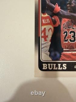1988-89 Fleer Michael Jordan #17 Chicago Bulls HOF Vintage Basketball Card 1988-89 Fleer Michael Jordan #17 Chicago Bulls HOF Vintage Basketball Card