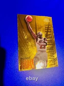 1995-96 Skybox Premium Larger than Life Michael Jordan #L1