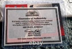 1998-99 UPPER DECK SPECTACULAR STATS #28 AUTO MICHAEL JORDAN SIGNED with COA