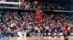 3 GEM? MINT 10 MICHAEL JORDAN CARDS? Comes With Beautiful Display Case