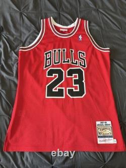 Authentic Mitchell & Ness Chicago Bulls Michael Jordan 1987-88 Jersey L SZ 44