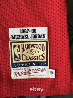 Authentic Mitchell & Ness Chicago Bulls Michael Jordan 1987-88 Jersey L SZ 44