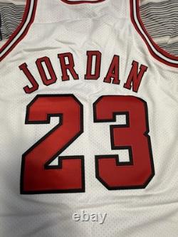Authentic Mitchell & Ness Michael Jordan #23 NBA Chicago Bulls Jersey 40 M New