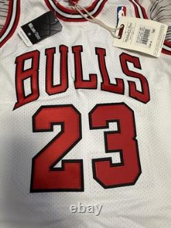 Authentic Mitchell & Ness Michael Jordan #23 NBA Chicago Bulls Jersey 40 M New