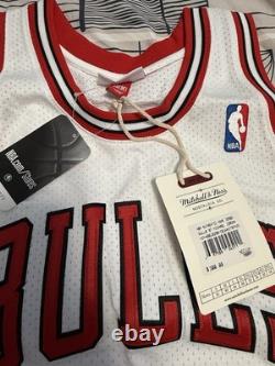 Authentic Mitchell & Ness Michael Jordan #23 NBA Chicago Bulls Jersey 40 M New