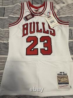 Authentic Mitchell & Ness Michael Jordan #23 NBA Chicago Bulls Jersey 40 M New