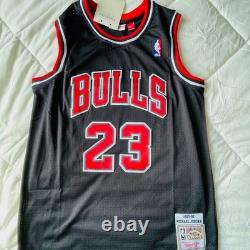 CERTIFIED Michael Jordan Signed Bulls BLACK Jersey #23 Autograph COA Hologram