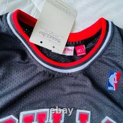 CERTIFIED Michael Jordan Signed Bulls BLACK Jersey #23 Autograph COA Hologram