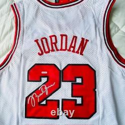 CERTIFIED Michael Jordan Signed Bulls white Jersey #23 Autograph COA Hologram