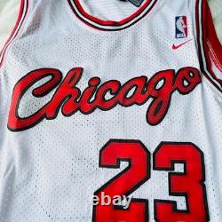 CERTIFIED Michael Jordan Signed Bulls white Jersey #23 Autograph COA Hologram