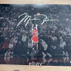 Chicago Bulls 11x14 Michael Jordan autographed Dunking Photo with COA Auto