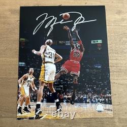 Chicago Bulls Michael Jordan autographed 8x10 Fadeaway Photo with COA Auto