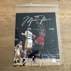 Chicago Bulls Michael Jordan autographed 8x10 Fadeaway Photo with COA Auto
