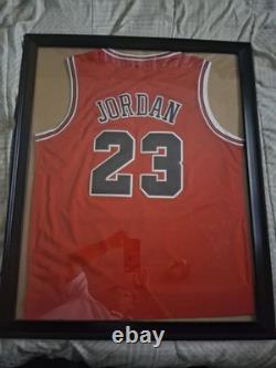 Framed Mitchell & Ness Chicago Bulls Road Finals 1997-98 Michael Jordan Size M