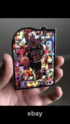Jordan Gallery of Heroes Atomic Refractor Silver Basketball Card