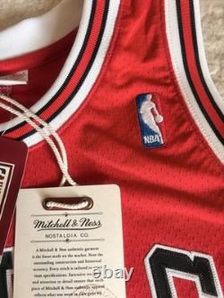 Jordan Mitchell & Ness Bulls 1997-98 NBA Finals Red Authentic Jersey 48(XL)