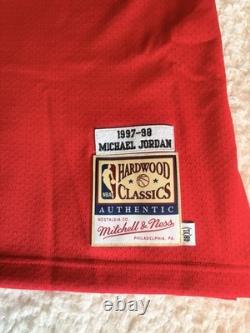 Jordan Mitchell & Ness Bulls 1997-98 NBA Finals Red Authentic Jersey 48(XL)