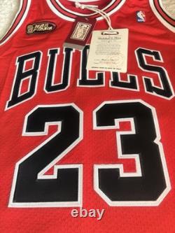 Jordan Mitchell & Ness Bulls 1997-98 NBA Finals Red Authentic Jersey 48(XL)