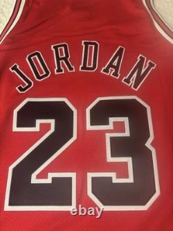 Jordan Mitchell & Ness Bulls 1997-98 NBA Finals Red Authentic Jersey 48(XL)