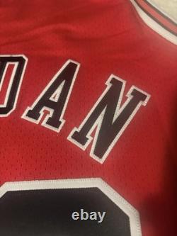 Jordan Mitchell & Ness Bulls 1997-98 NBA Finals Red Authentic Jersey 48(XL)
