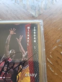 MICHAEL JORDAN 1992-93 Fleer Basketball #32 (HAND-SIGNED AUTOGRAPH) WithCOA (TSA)