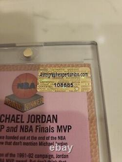 MICHAEL JORDAN 1992 Fleer NBA Award Winner #246 (HARD-SIGNED AUTO) WithCOA (AEU)