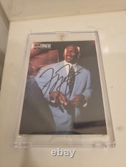 MICHAEL JORDAN 1997 U. D. Collector's Choice #393 (HARD-SIGNED AUTO) WithCOA (RCA)