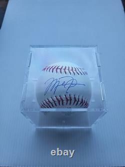 MICHAEL JORDAN Hand-Signed Autographed Baseball WithCOA & Protective Case (BULLS)