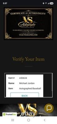 MICHAEL JORDAN Hand-Signed Autographed Baseball WithCOA & Protective Case (BULLS)