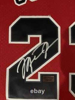 MICHAEL JORDAN Signed Framed Jersey Authenticated