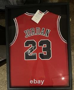 MICHAEL JORDAN Signed Framed Jersey Authenticated
