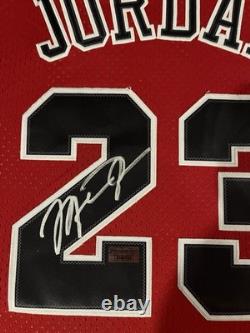 MICHAEL JORDAN Signed Framed Jersey Authenticated