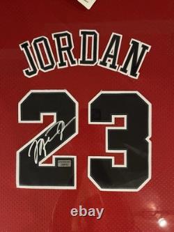 MICHAEL JORDAN Signed Framed Jersey Authenticated