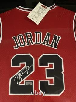MICHAEL JORDAN Signed Framed Jersey Authenticated