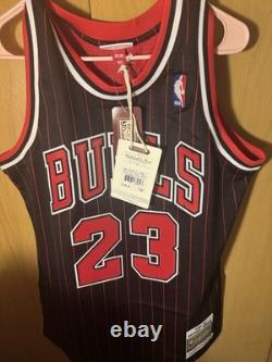 Michael Jordan 1995-96 Chicago Bulls Authentic Jersey Size 40 M NWT