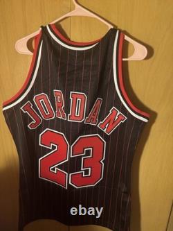 Michael Jordan 1995-96 Chicago Bulls Authentic Jersey Size 40 M NWT
