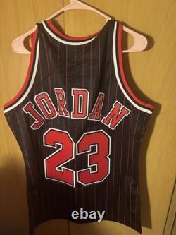 Michael Jordan 1995-96 Chicago Bulls Authentic Jersey Size 40 M NWT
