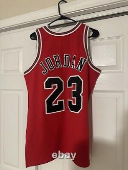 Michael Jordan 1996-1997 Finals Jersey Away Red Medium 40