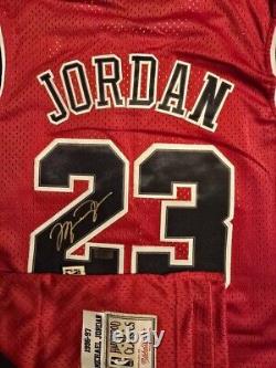 Michael Jordan #23 Chicago Bulls Signed Red Home Jersey Hologram Authenticated