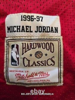 Michael Jordan #23 Chicago Bulls Signed Red Home Jersey Hologram Authenticated