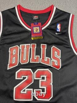 Michael Jordan 23 VTG Chicago Bulls Jersey Mens 2XL Black NBA Basketball Nike