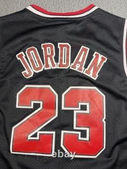 Michael Jordan 23 VTG Chicago Bulls Jersey Mens 2XL Black NBA Basketball Nike
