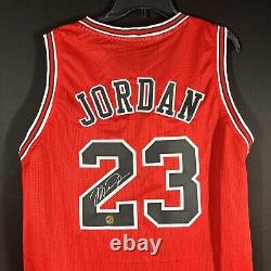 Michael Jordan CHICAGO BULLS #23 Hand Signed Red JERSEY Autograph Hologram & COA